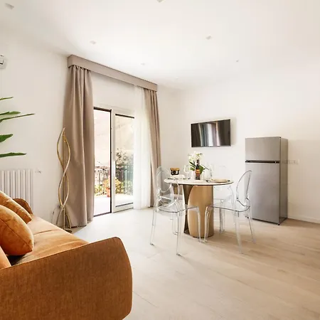 Yourhome - Aranci Prestige アパート *